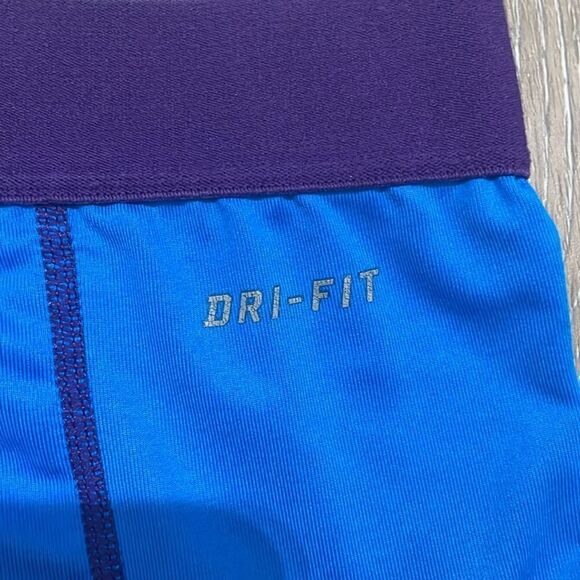 Nike Capri Tights - Picture 4 of 5